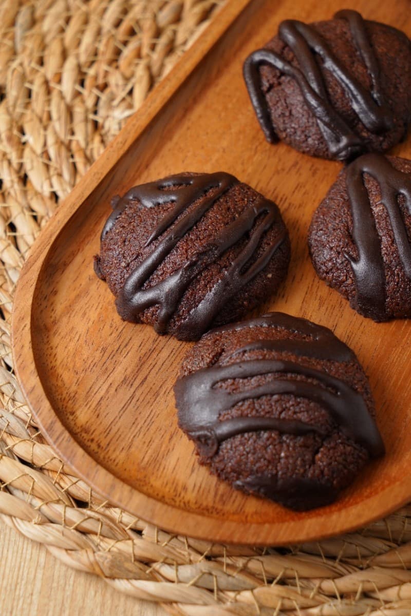 The Keto Peanut Butter Chocolate Cookies