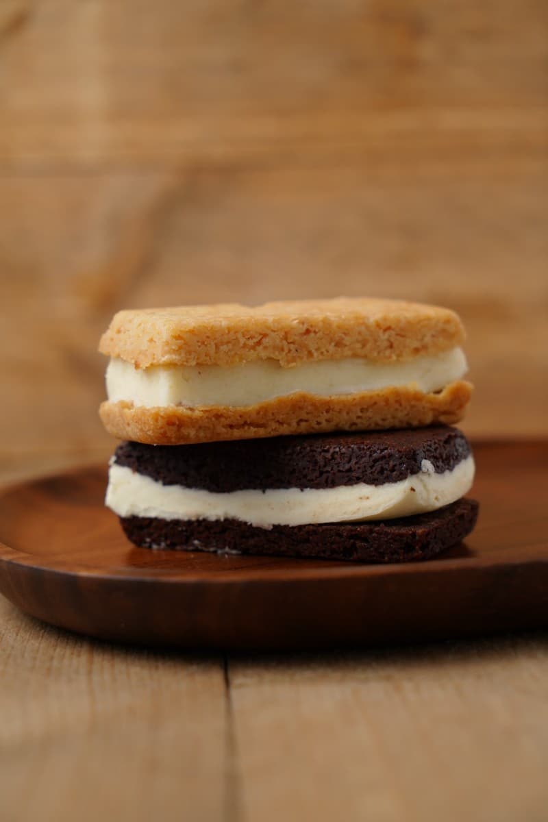 The Keto Vanilla Ice Cream Sandwich (2 net carbs)