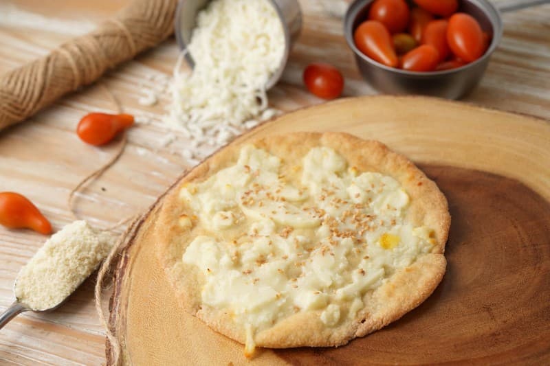The Keto Akkawi Manouche (2 net carbs per piece)